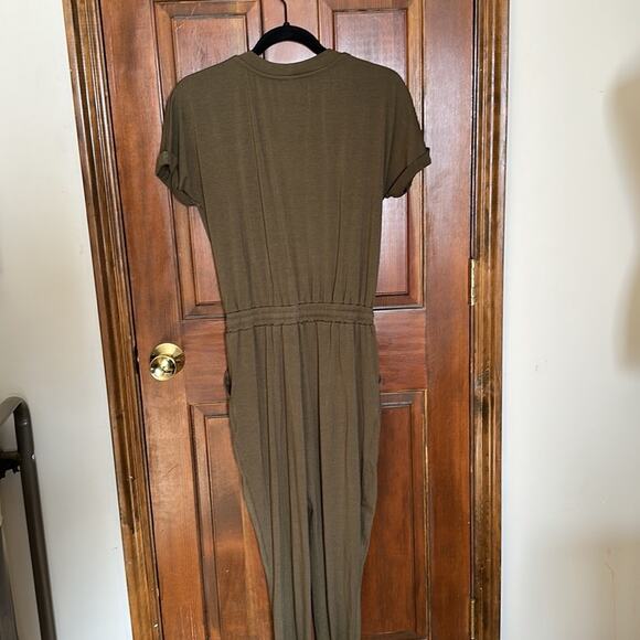 Olive Green Solid Color Short Sleeve Elastic Waist Jumpsuit Size S - Picture 2 of 10